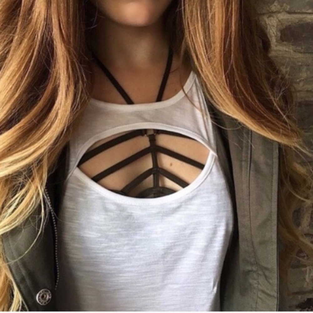 EMMA AND SAM CUT OUT TANK